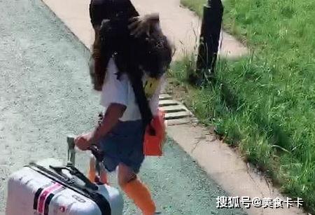 小孩走模特步教学视频,轻松学走时尚猫步