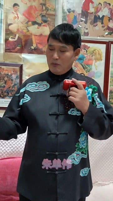 大衣哥唱歌视频,歌声传遍大江南北