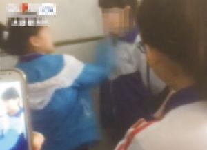 女生扇耳光视频,揭开女性遭受歧视的残酷现实