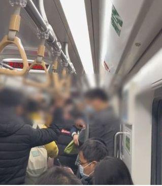 地铁上的视频,捕捉日常生活中的精彩瞬间