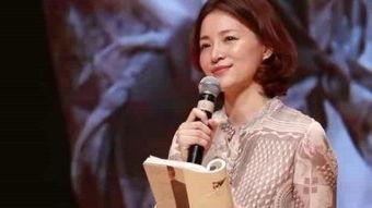 董卿的视频,揭秘名嘴背后的故事与智慧