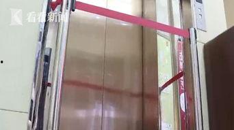 踢电梯门掉下去视频,电梯门意外开启，男子不慎坠落