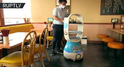 送餐机器人视频,未来城市生活新伙伴