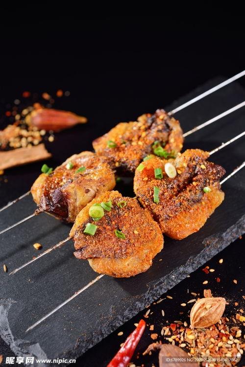 烤羊蛋视频,视频揭秘传统美食制作过程