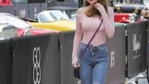 牛仔裤街拍视频,牛仔裤街拍潮流解析