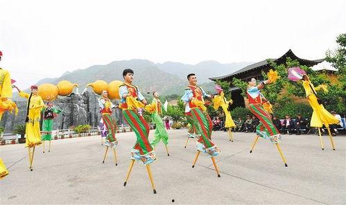 踩高跷的视频,传统技艺与现代风采的完美融合