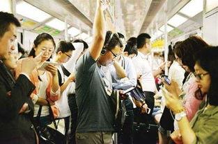 低头族视频,揭秘现代生活背后的屏幕依赖之谜