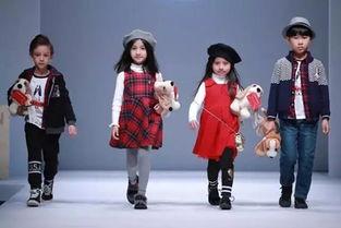 小孩走秀视频,萌娃走秀，展现童真魅力